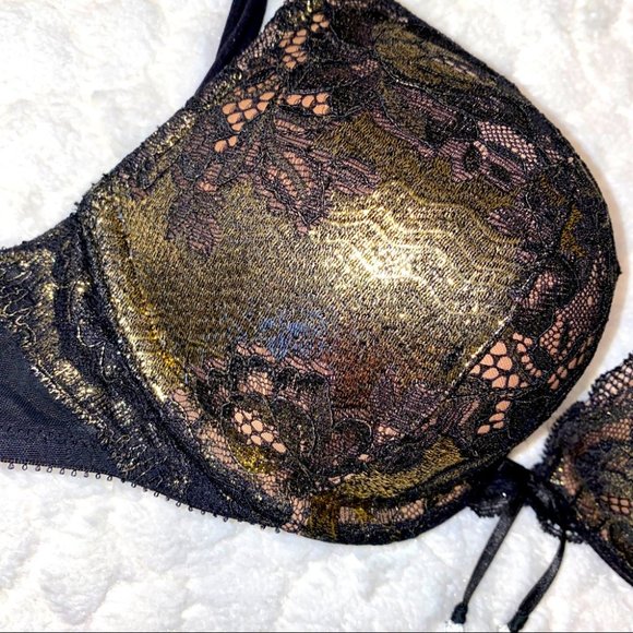32B VS Miraculous Bombshell Bra Seduction - Picture 5 of 11